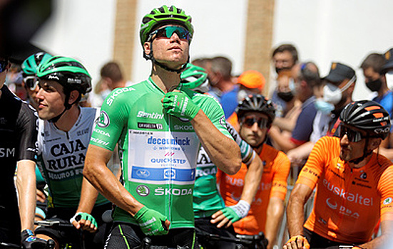 Нидерландский велогонщик Якобсен стал победителем 16-го этапа "Вуэльты"