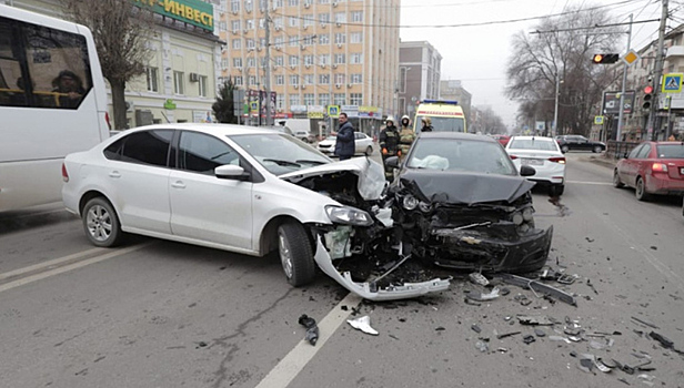 Массовое ДТП в Ростове: виновник показал удостоверение и скрылся