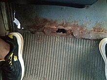 Троллейбусы с гнилыми полами ездят по Саратову