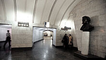 В московском метро появилась виртуальная книжная полка с портретом Пушкина