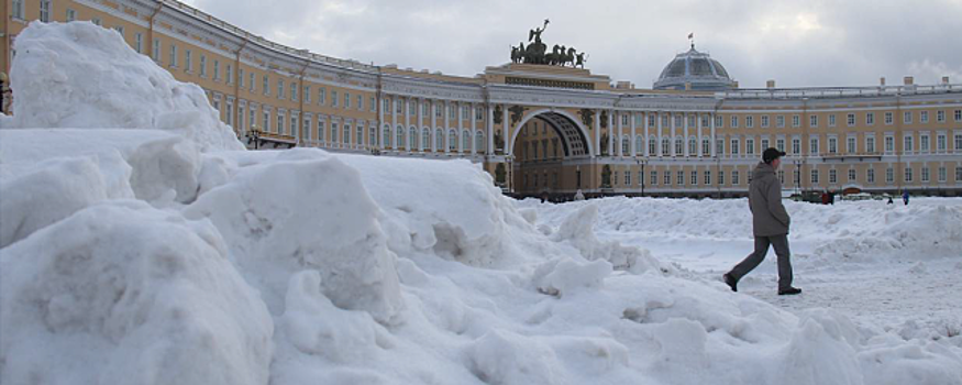 Форма есть, а дворников нет. Петербуржцы высмеяли конкурс Смольного на новую спецодежду для сотрудников ЖКХ