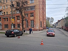 Peugeot опрокинул «Ладу» в Калуге: пострадали два человека