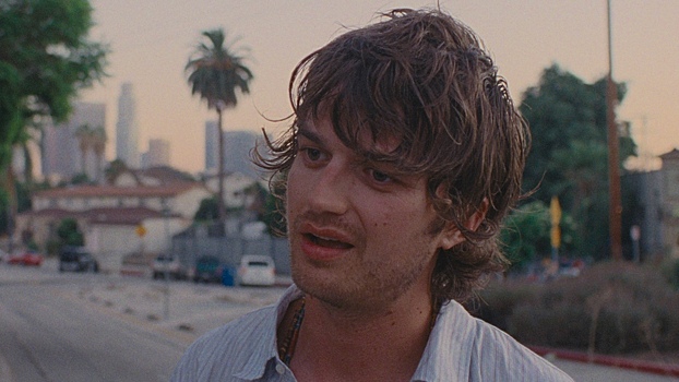 Tame Impala выпустили клип на песню Loser со звездой «Очень странных дел»