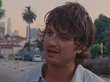 Tame Impala выпустили клип на песню Loser со звездой «Очень странных дел»