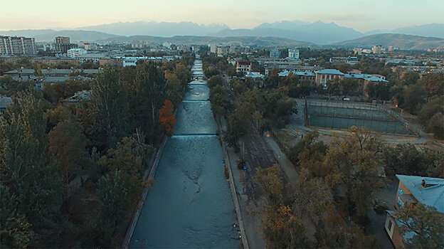 Как подают воду в арыки Бишкека — кадры с высоты птичьего полета