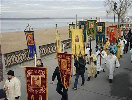 Губернатор Вячеслав Федорищев принял участие в крестном ходе в Самаре