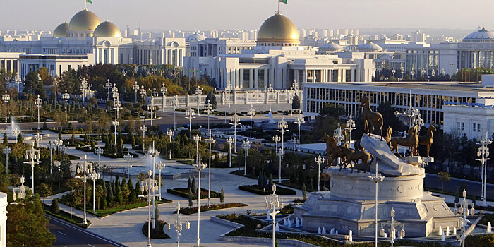 В Туркменистане отмечают День дипломатического работника