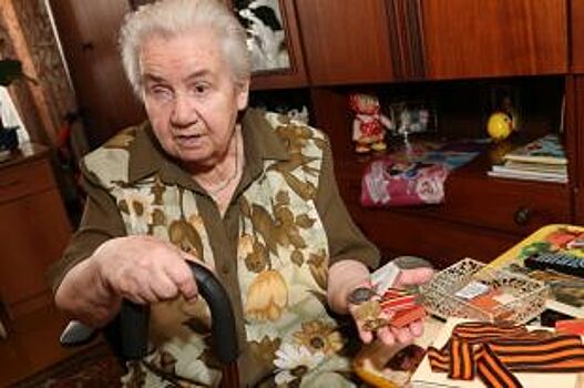 От блиндажей до встречи с Ельциным. 90-летняя челябинка – о военной юности