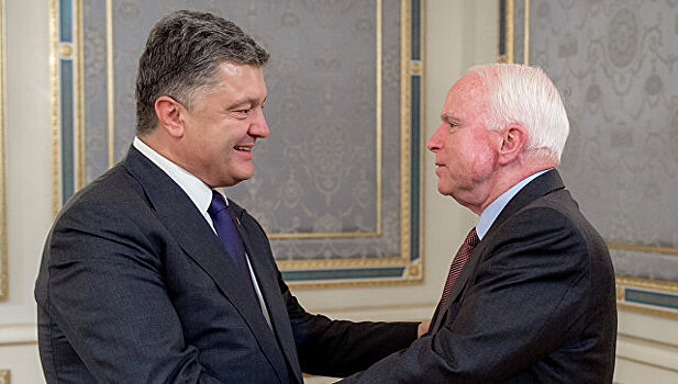Порошенко и Маккейн прибыли в Донбасс