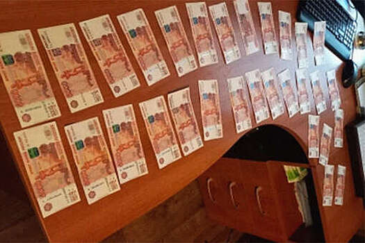 Получившего взяток на 2 млн рублей полицейского приговорили к 6 годам колонии