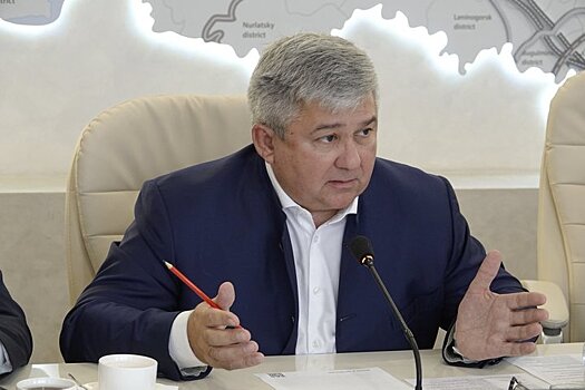 Михаил Афанасьев показал макет будущей стелы на въезде в Васильево