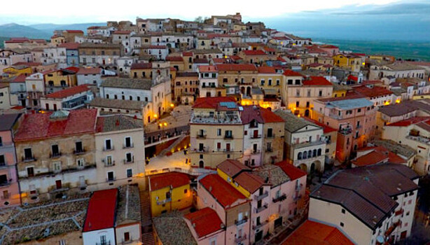Итальянский городок заплатит 2000 евро желающим туда переехать