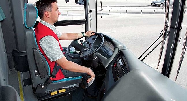 В России ужесточат требования для получения прав категории D