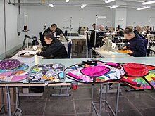 В чепецких колониях запустили массовое производство чехлов для тюбингов