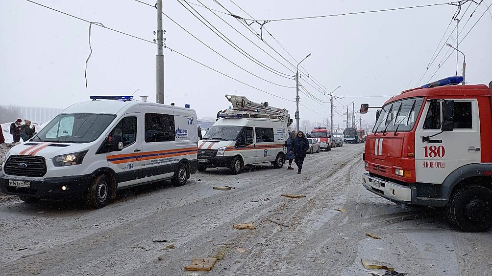 Вся территория вокруг места происшествия оцеплена.