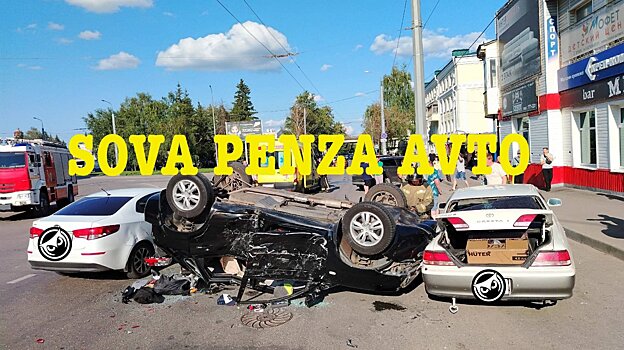 На улице Ленина иномарка после ДТП подлетела в воздух и перевернулась