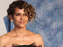 Берри и Джоли снимутся в новом боевике Warner Bros