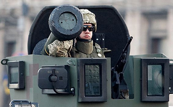 Западные СМИ сообщили о проблемах у США из-за помощи Киеву