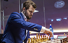 Карлсен обыграл Фируджу во втором туре шахматного онлайн-супертурнира