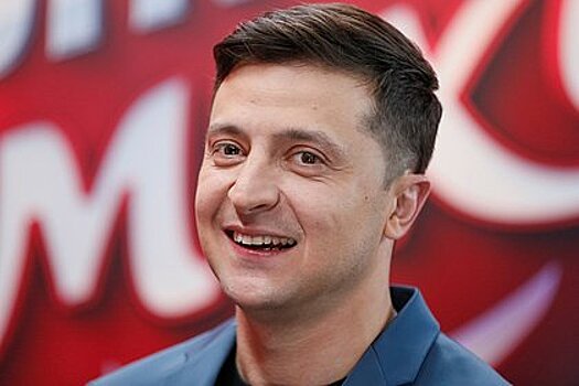 В США напомнили об «игре» Зеленского без штанов на рояле