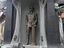 В российском городе облили краской памятник Колчаку