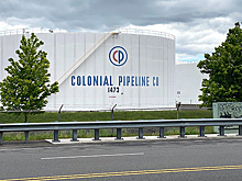 Бензин в канистрах и тазах: дефицит топлива в США усугубляется из-за ажиотажа