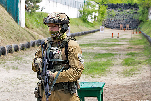 Украинских полицейских вооружат пистолетами-пулеметами МР-5
