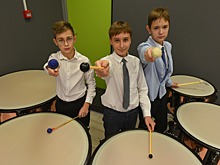 Ученики музыкальной школы имени Бориса Чайковского получили новые инструменты