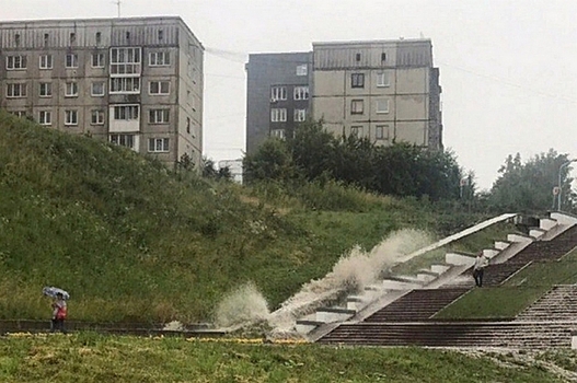 Сильный вечерний ливень превратил Кемерово в маленькую Венецию