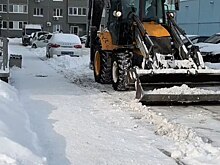 Дворы Оренбурга от снега очищают 25 спецмашин