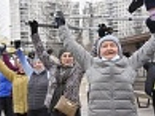 Представители Центра социального обслуживания «Троицкий» пригласили на занятия по скандинавской ходьбе