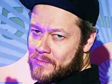 Разбитые двери и сломанный нос: чем известен режиссер «Электротеатра Станиславский»