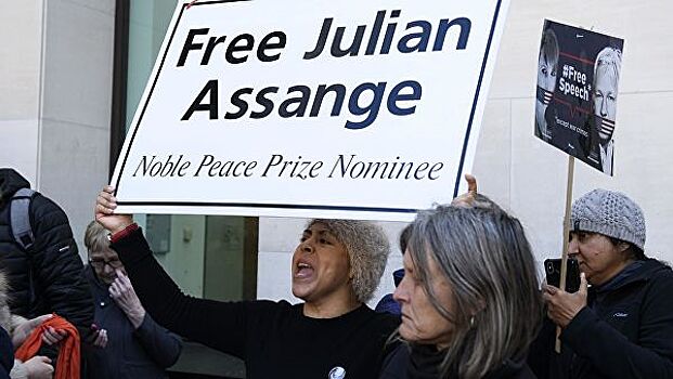 Экс-глава МИД Эквадора усомнился в гарантиях по экстрадиции Ассанжа