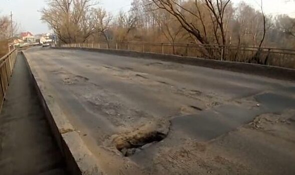 «Это ж ужас»: Орловцы опечалены состоянием моста на Колхозной