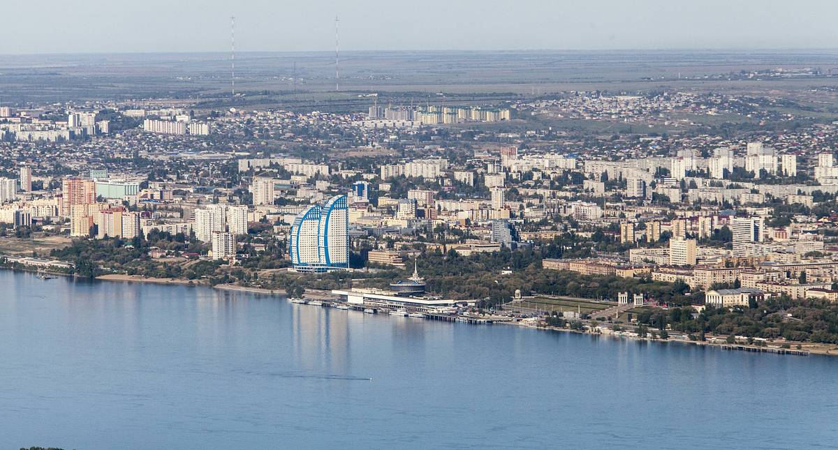 В российском городе несущая стена в жилом доме повисла в воздухе