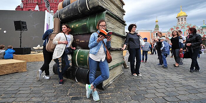 Поэтический слэм, терменвокс и мнемоника: что подготовили столичные библиотеки для фестиваля «Красная площадь»