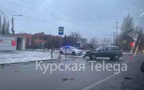 В Курске утром 24 января на ПЛК столкнулись две легковушки