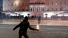 На митинге из-за столкновения двух поездов в Греции начались беспорядки