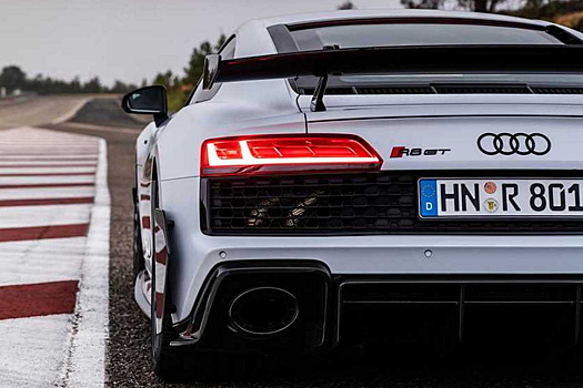 Porsche рассказал о секретном гиперкаре и Audi R8 на «механике»