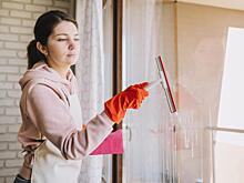 Клининг-мастер порекомендовала мыть окна средством для посуды