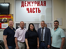 В Липецке общественники в рамках акции «Гражданский мониторинг» ознакомились с работой дежурной части и отдельного батальона патрульно-постовой службы полиции УМВД России по г. Липецку