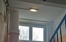 Электрики починили освещение в жилом доме в Ферганском проезде