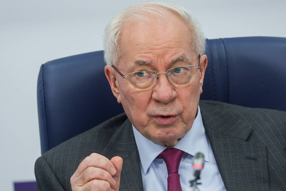 Экс-премьер&nbsp; Украины задался вопросом о судьбе предоставленных Западом Киеву денег