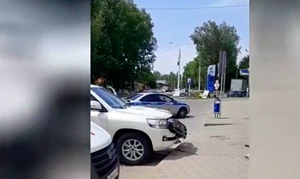 В Тихорецке Toyota Land Cruiser протаранила «Магнит», пострадал ребенок