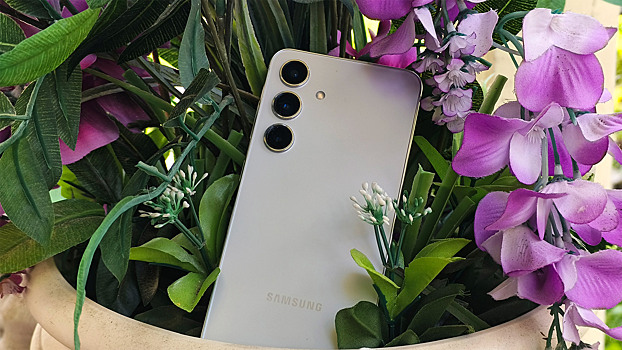 Помочь маме и бабушке. Как настроить смартфон Samsung для пожилого человека
