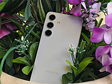 Помочь маме и бабушке. Как настроить смартфон Samsung для пожилого человека