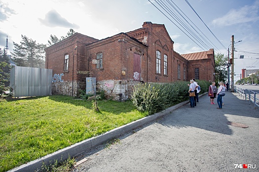 «Каменный век»: для ремонта особняка в центре Челябинска купили кирпичи, втрое дороже современных