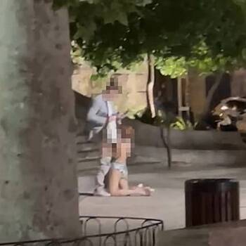 Туристы занялись оральным сексом перед церковью в Европе и попали на видео