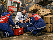 Сорвавшийся с высоты ящик проломил голову рабочего на заводе в Искитиме