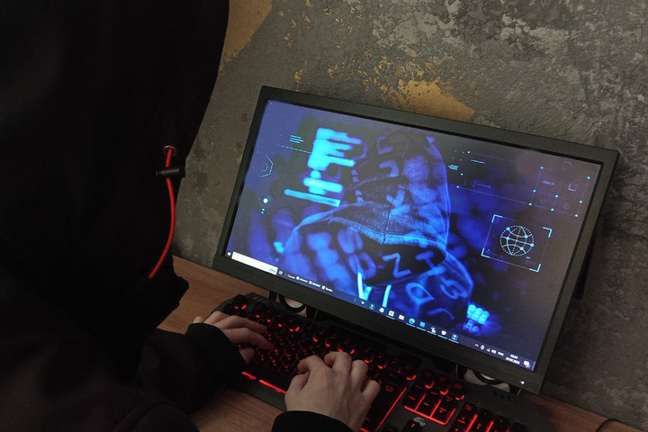 Мошенники выманили у женщины более 10 миллионов рублей